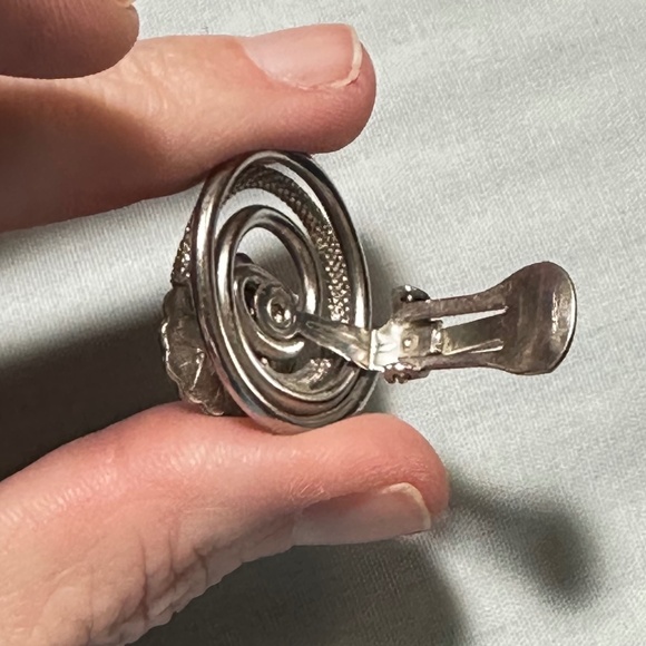 2/$20 Silver Tone Earrings Cala Lilly Clip On’s Metal Swirl Style Vintage - Picture 5 of 11